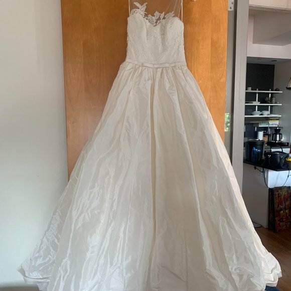 Amsale Ryan Wedding Dress - Picture 4 of 8